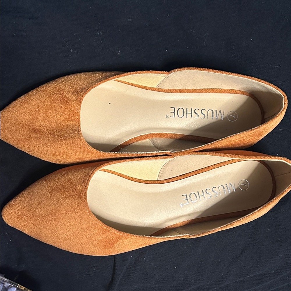 MUSSHOE Women's Orange Suede Flats